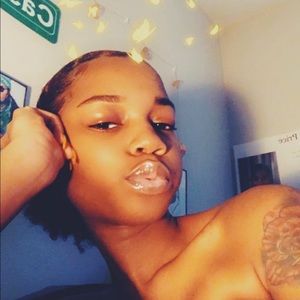 Meet your Posher, Mia